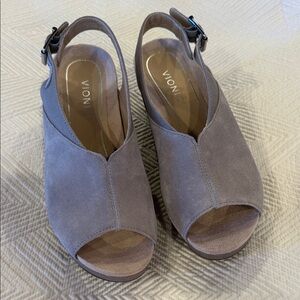 Vionic Women's Gray Wedge Sandals